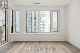 11-2711 Yorkville Ave in Toronto, ON - Building Photo - Building Photo