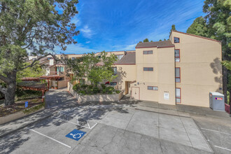 Canyon Oaks in Hayward, CA - Building Photo - Primary Photo