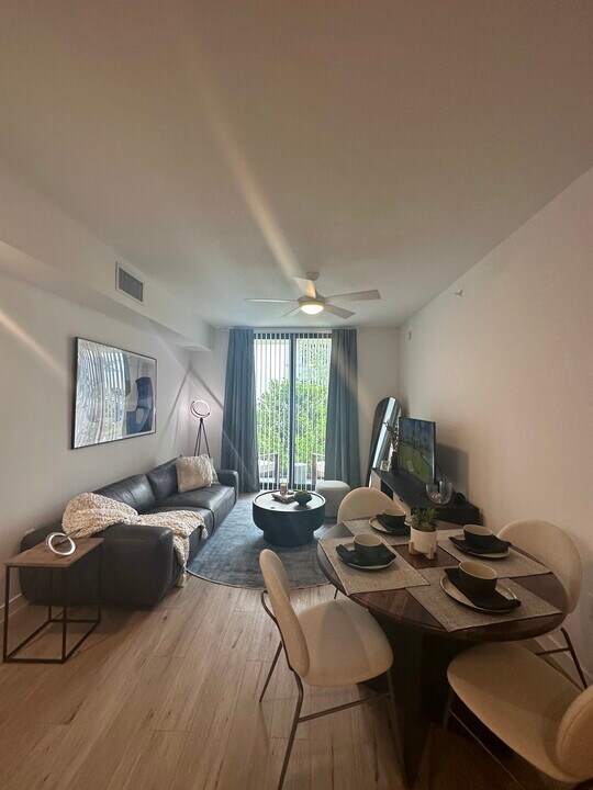 7568 W 4th Ct, Unit A4 in Hialeah, FL - Foto de edificio