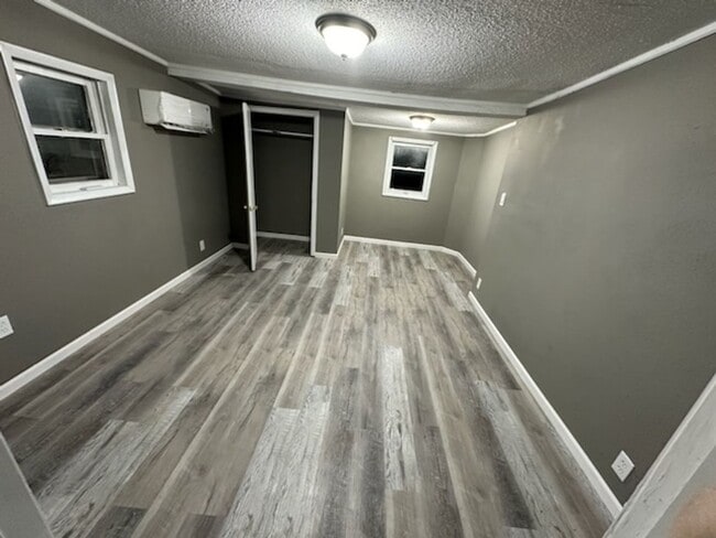 211 E Walnut St in Columbus, KS - Building Photo - Building Photo