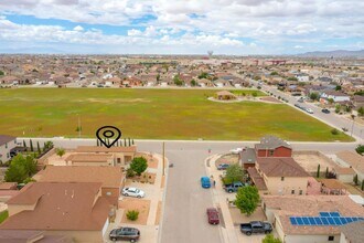2341 Bird Song St in El Paso, TX - Foto de edificio - Building Photo