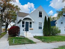 1403 Columbus Ave, Unit Upper Floor Unit in Grand Haven, MI - Building Photo