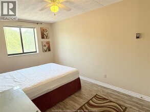 360 Tecumseh Rd W in Windsor, ON - Foto de edificio - Building Photo