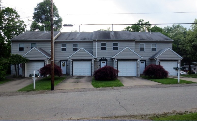 2130-2136 Lower Terrace Rd in New Kensington, PA - Building Photo