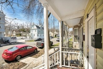30 Linden Ave in East Orange, NJ - Foto de edificio - Building Photo