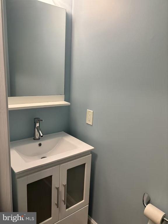 1716 Lake Shore Crest Dr in Reston, VA - Building Photo - Building Photo