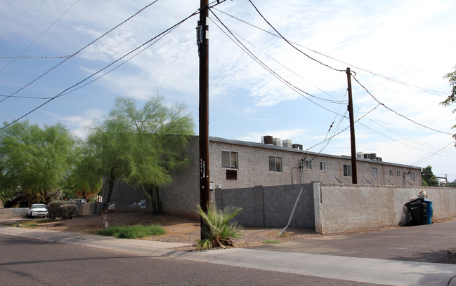 1345 E Campbell Ave in Phoenix, AZ - Foto de edificio - Building Photo