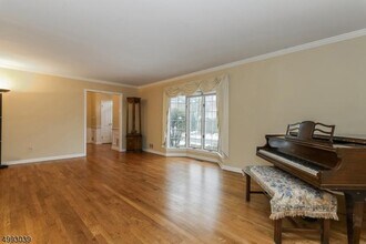 34 Woodmere Dr in Summit, NJ - Building Photo - Building Photo