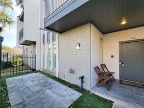 1300 Augusta Dr, Unit 41 in Houston, TX - Building Photo - Building Photo