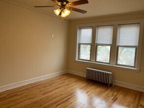 2043 N Cicero Ave, Unit 2S in Chicago, IL - Building Photo - Building Photo