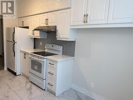 35 Empress Ave in Toronto, ON - Building Photo