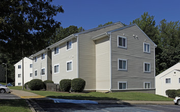 Colonial Ridge in Colonial Heights, VA - Foto de edificio - Building Photo