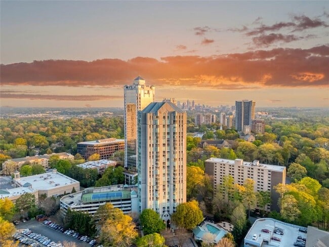 2870 Pharr Ct S Northwest in Atlanta, GA - Building Photo - Building Photo