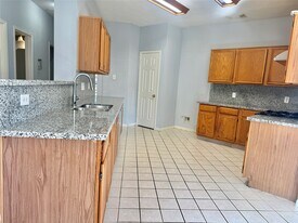 8819 Diamond Lake Ln in Houston, TX - Building Photo