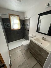 1742 Windsor Rd, Unit A in Mansfield, OH - Foto de edificio - Building Photo