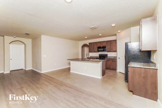 31012 Summer Sun Lp in Wesley Chapel, FL - Building Photo - Building Photo