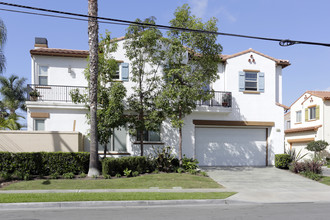 2285-2303 Pacific Ave in Costa Mesa, CA - Building Photo - Building Photo