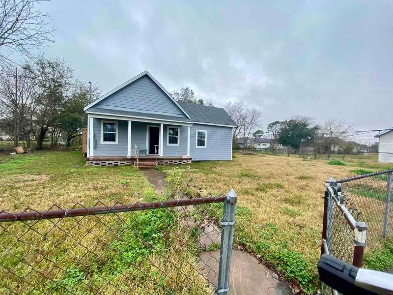 120 W 18th St in Port Arthur, TX - Building Photo