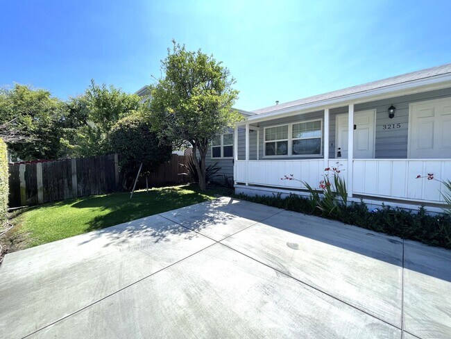 3211 Bagley Ave in Los Angeles, CA - Foto de edificio - Building Photo