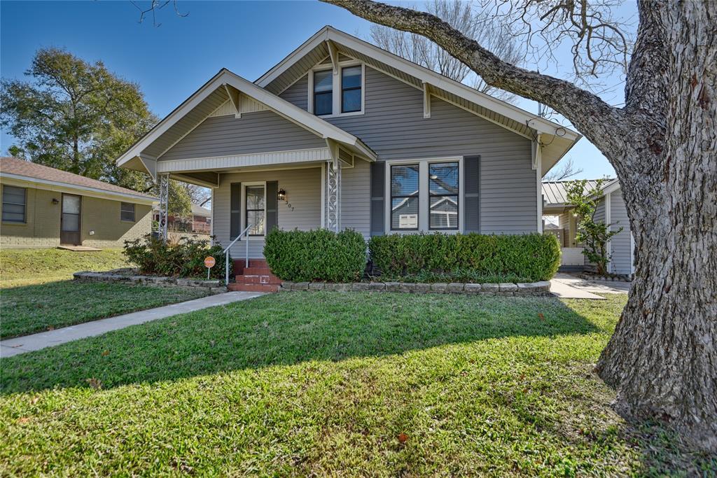 307 W Bryan St in Brenham, TX - Building Photo