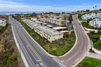 220 Turf View Dr in Solana Beach, CA - Building Photo - Building Photo