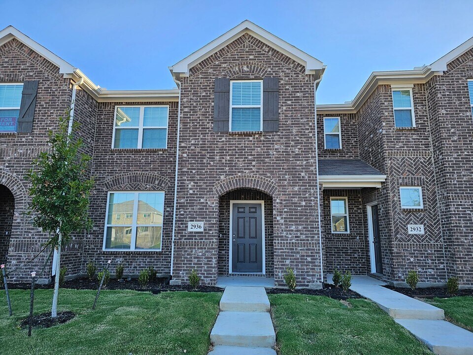 2936 BANEBERRY Ln in Mesquite, TX - Building Photo
