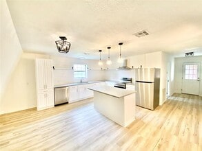 114 Hollaway St in La Grange, TX - Building Photo - Building Photo