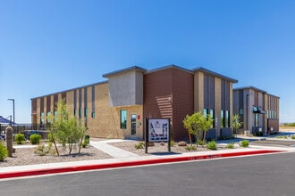 Ascend at Longbow Highpoint in Mesa, AZ - Foto de edificio - Building Photo