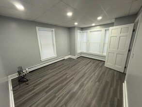 168 Elm St in Pittsfield, ME - Foto de edificio - Building Photo