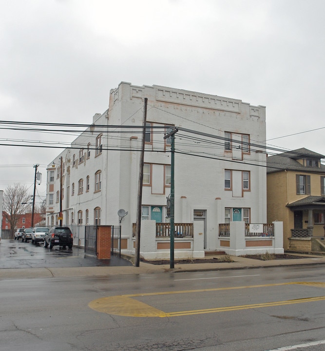 1032 Wayne Ave in Dayton, OH - Building Photo