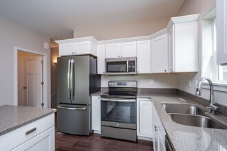 281 Danielle St in Iowa City, IA - Building Photo - Building Photo