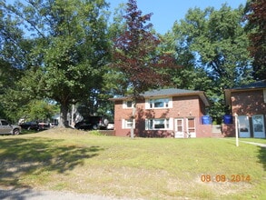 194 Lake Dr, Unit 194 lake in Springfield, MA - Foto de edificio - Building Photo