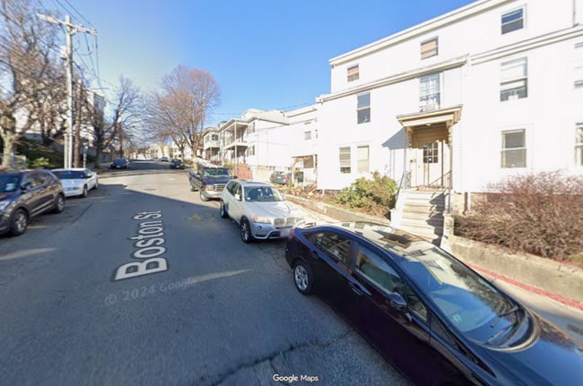 8 Boston Ave, Unit T in Somerville, MA - Foto de edificio - Building Photo
