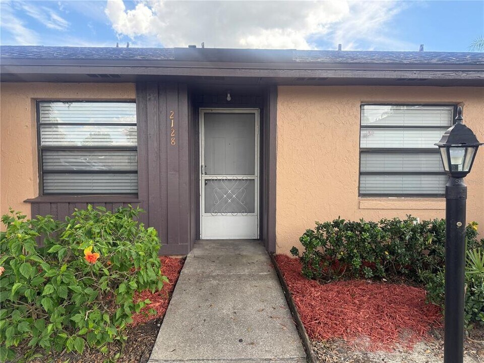 2128 Bahamas Ct in Kissimmee, FL - Building Photo