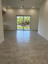 1062 Bell Blvd S in Lehigh Acres, FL - Foto de edificio - Building Photo