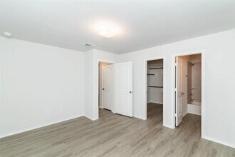 25393 Claremont Hills Ln in Porter, TX - Foto de edificio - Building Photo