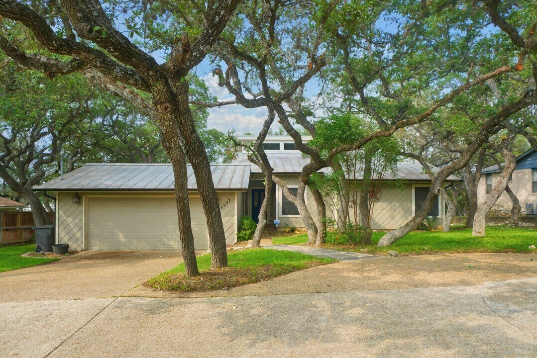 16907 Springhill Dr in San Antonio, TX - Building Photo