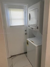 2861 NW 15th Ct in Fort Lauderdale, FL - Building Photo - Building Photo