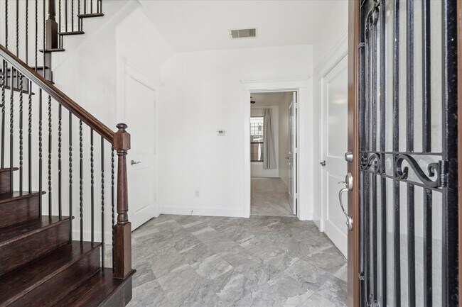 property at 830 W 19th St