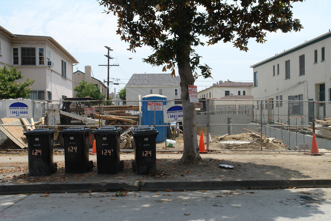 124 N Orlando Ave in Los Angeles, CA - Foto de edificio - Building Photo