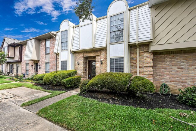 property at 14724 Perthshire Rd