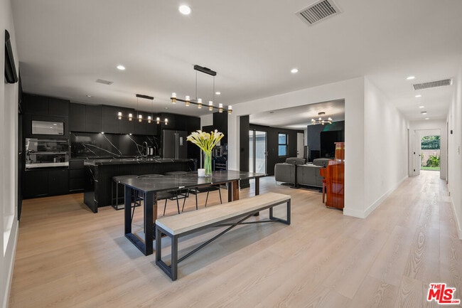 3350 Virginia Ave in Santa Monica, CA - Building Photo - Building Photo