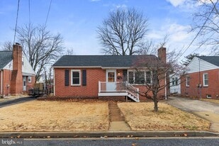 304 Newfield Rd in Glen Burnie, MD - Building Photo