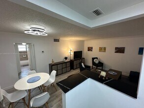 2008 Jackson St in Hollywood, FL - Building Photo - Building Photo