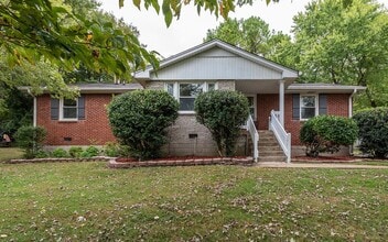 2322 Cabin Hill Rd in Nashville, TN - Foto de edificio - Building Photo