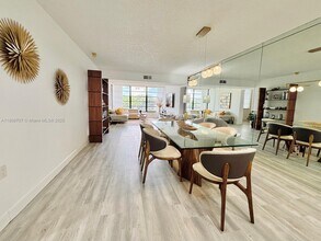 1528 Whitehall Dr in Davie, FL - Building Photo - Building Photo
