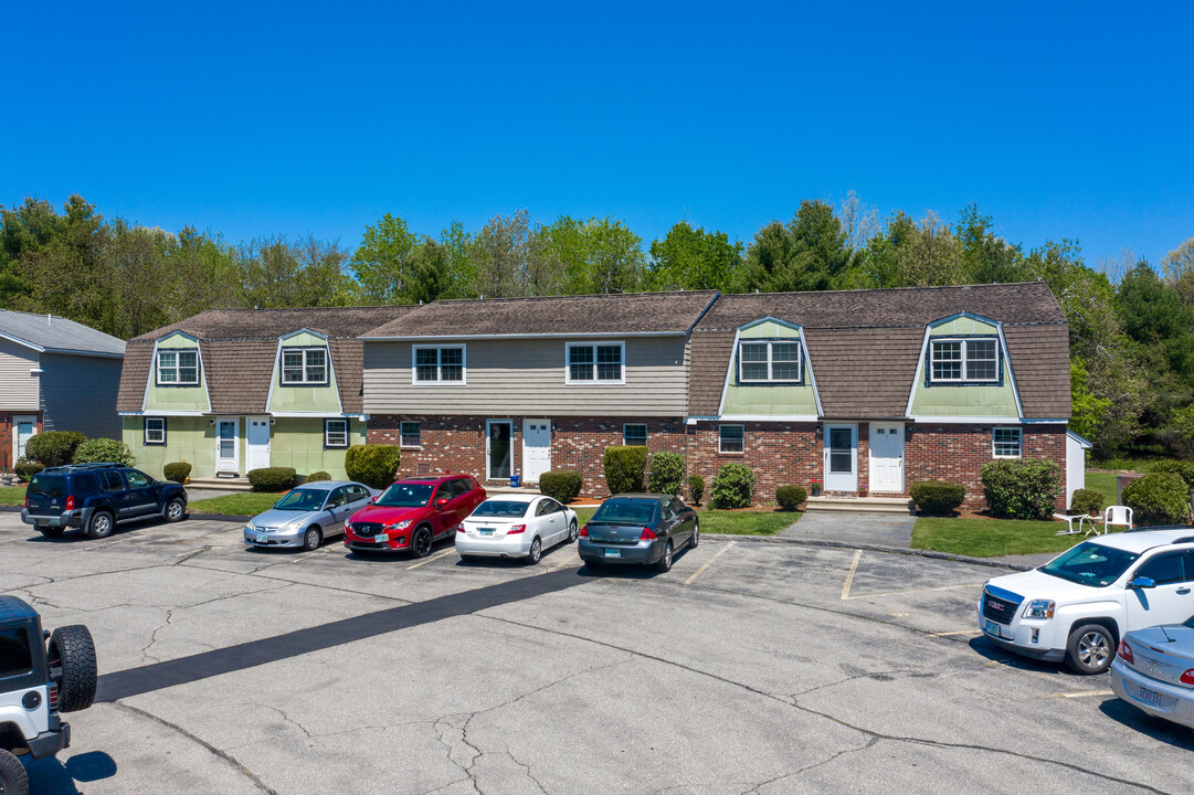 Pelham Townhomes in Pelham, NH - Building Photo