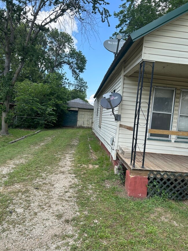 104 Grace St in Coffeyville, KS - Building Photo - Building Photo