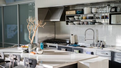 4080 Glencoe Ave in Marina Del Rey, CA - Building Photo - Building Photo