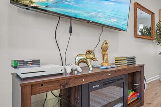 13737 Via Tres Vistas in San Diego, CA - Building Photo - Building Photo